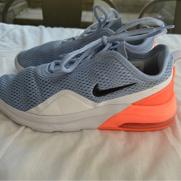 Nike Shoes - Nike Air Max Motion 2 size 7.5